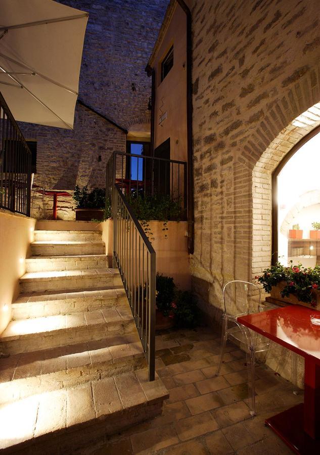 Hotel Sorella Luna Ассизи Экстерьер фото