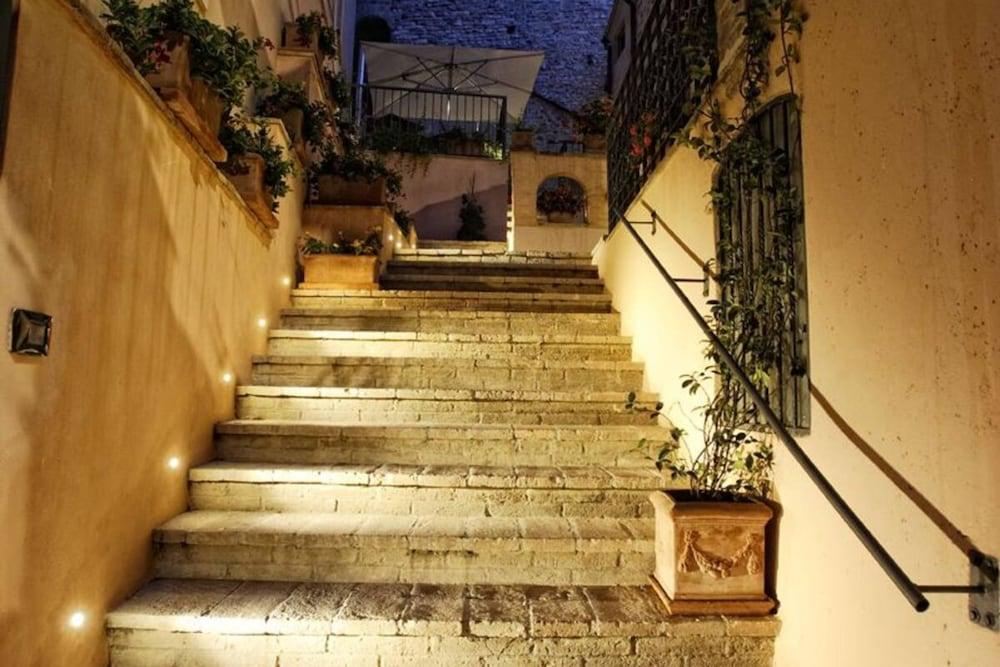 Hotel Sorella Luna Ассизи Экстерьер фото