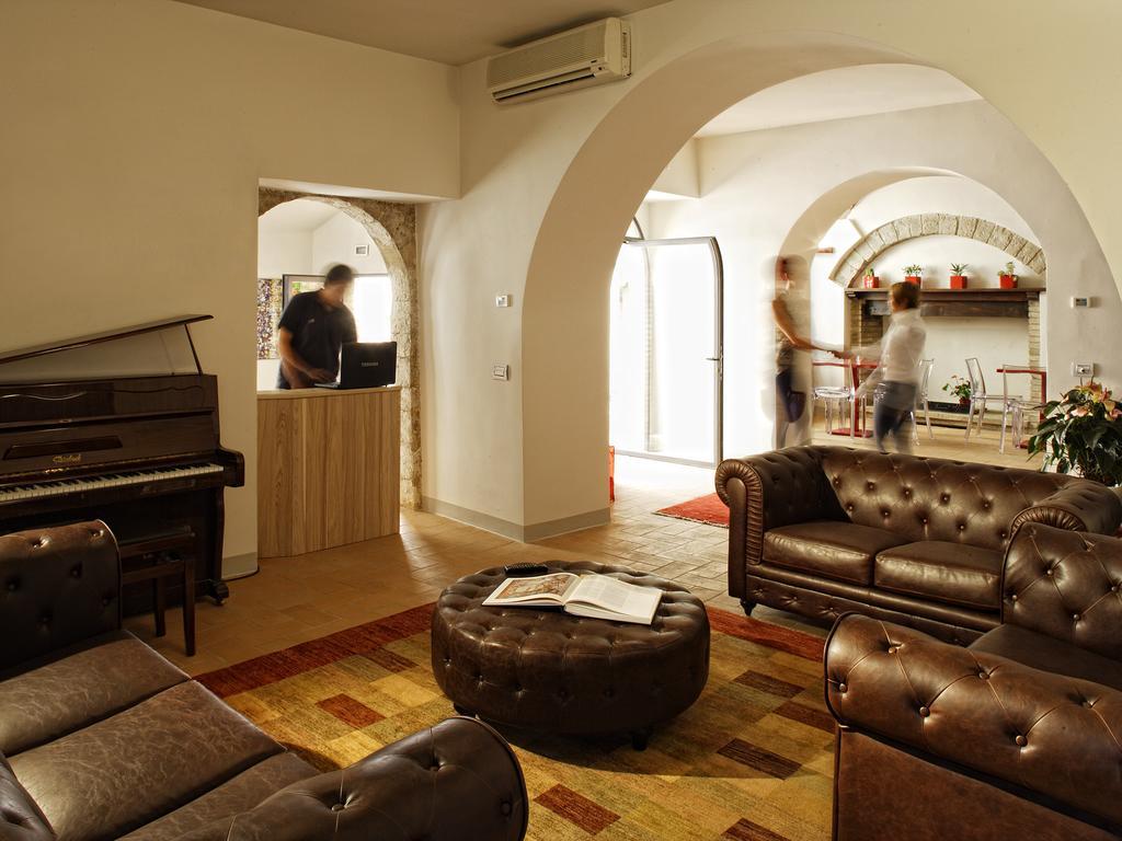 Hotel Sorella Luna Ассизи Экстерьер фото